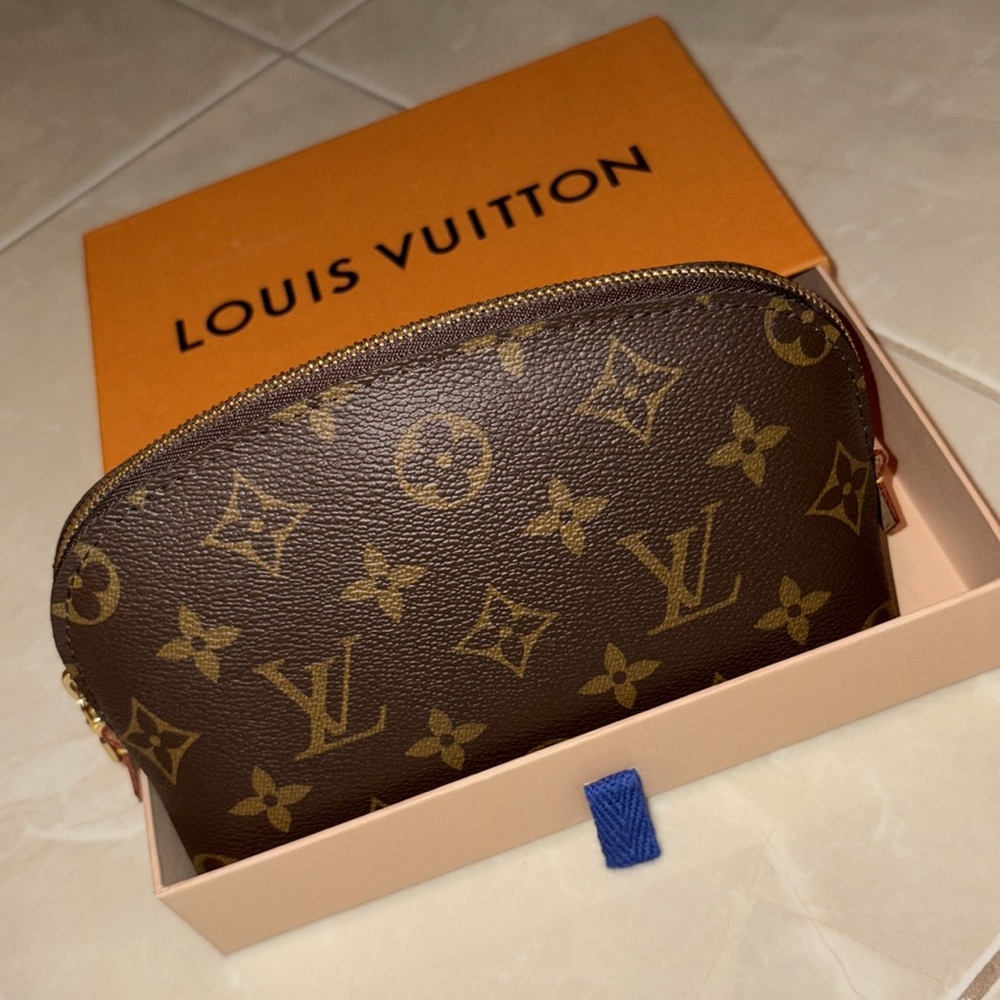 Louis Vuitton Cosmetic Pouch - Picture 5 of 5